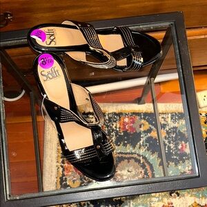 Sofft Women's Black Strappy Sandals